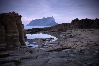LAS ROCAS Y EL PEÑON